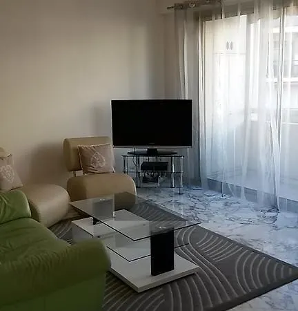 Latour Mauboug Apartamento *